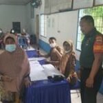Babinsa Koramil 0201-12/ Medan mendampingi Penyaluran BLT