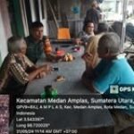 Ciptakan Kedekatan Dengan Masyarakat Babinsa Juhardi Sinaga Komsos Di Warung Kopi