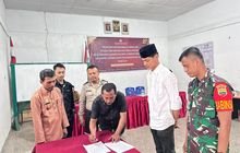 Babinsa Serda A.I Nasution Hadiri Pelantikan Pantarlih di Desa Telaga Sari untuk Sukseskan Pilkada 2024