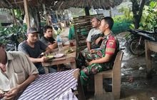 Komsos Dengan Warga, Babinsa Koramil 0201-14/PB Juga Rutin Pantau Wilayah Binaan.