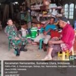 Babinsa Koramil 14/PB Serda Ade Lingga Jalin Keakraban dengan Warga Desa Deli Tua Melalui Komsos