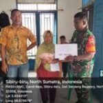 Babinsa Koramil 0201-14/PB Peltu Tarmizi Dampingi Penyaluran BLT-DD di Desa Batu Gemuk