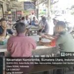 Sertu Erwinsyah, Babinsa Koramil 0201-14/PB, Mempererat Kedekatan dengan Komsos di Desa Suka Mulia Hilir
