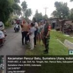 Babinsa Serda Agus Edy dan Resimen 2 SSM Bersama Warga Durin Jangak Gotong-royong Bersihkan Lingkungan