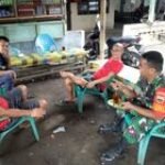 Babinsa Koramil 0201-11/MD Tingkatkan Silaturahmi dan Hubungan Kerja Melalui Komsos di Medan Deli