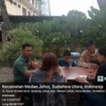 Babinsa Koramil 0201-08/MA Komsos Bersama Pengunjung Taman Chadika Medan