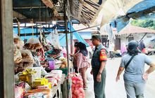 Babinsa Koramil 0201-11/MD Koptu J. Gultom Melaksanakan Komsos di Pasar Kelurahan Titipapan, Medan Deli
