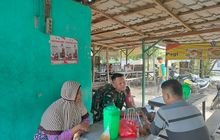 Babinsa Koramil 0201-06/MS Jalin Silaturahmi di Warung Coffee dengan Kepling dan Warga Helvetia Timur