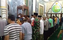 Komsos Melalui Subuh Berjamaah, Sarana Babinsa Koramil 0201-05/MB Silaturahmi Dengan Tokoh Agama