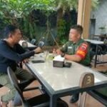 Babinsa Sertu Suardi Pererat Silaturahmi dengan Warga Melalui Komsos di Medan Sunggal