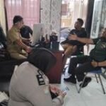 Babinsa Terus Menunjukkan Proaktif dalam Bersinergi dengan Tiga Pilar di Kelurahan Tg. Gusta