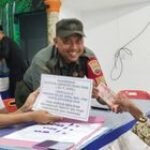Babinsa Desa Bandar Khalipah Dampingi Penyaluran BLT untuk 44 KK di Percut Sei Tuan