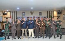 Bentuk Kepedulian Kepada Sesama, Prajurit Brigif 9 Kostrad, Donor Darah Dalam Rangka HUT Kejaksaan Negeri Jember