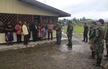 Satgas Yonif 503 Kostrad Melaksanakan Komunikasi Sosial Kepada Tokoh Agama di Gereja Kingmi Kenyam