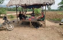 Babinsa Koramil 04/Tigalingga Gencar Gelar Komsos: Jalin Silaturahmi dan Cegah Judi