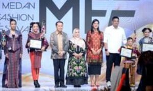 Pj Gubernur Sumut Agus Fatoni Apresiasi Medan Festival Fashion Jadi Ajang Kreativitas dan Inovasi Para Desainer