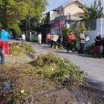 BABINSA TSM lll SERDA AHMAD SUYADI DAN P3SU MEDAN DENAI BERSINERGI DALAM GOTONG ROYONG DI WILAYAH BINAAN