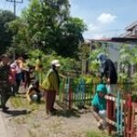 Babinsa Gorong Royong bersama Aparatur kelurahan dan Warga