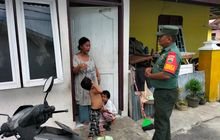 Wujud Kedulian, Babinsa Koramil 0201-05/MB Kunjungi Balita Stunting