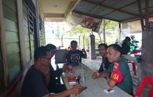 Babinsa Koramil 0201-07/MT Gelar Komsos di Warung Kopi, Perkuat Solidaritas dan Diskusikan Kamtibmas