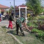 Danramil 0201-10/MM Pimpin Gotong Royong Bersihkan Lingkungan di Medan Marelan