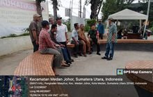 Babinsa Kelurahan Pangkalan Mansyur Komsos Bersama Kepling Dan Warga Di Wilayah Binaan