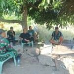 Babinsa Koramil 0201-10/MM Sertu Adi Erlan Gelar Komsos dengan Kepling dan Warga di Martubung
