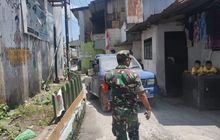 Peduli Pembangunan Wilayah Binaan, Babinsa Kelurahan Sukaraja Turun Langsung Cek Pengecoran Jalan