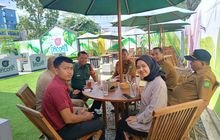 Babinsa dan Kasi Trantib Kel. Dwikora Jalin Silaturahmi untuk Menjaga Ketentraman Warga