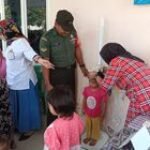 Pemantauan Posyandu: Babinsa Sei Kera Hulu Ajak Orang Tua Perhatikan Kesehatan Balita
