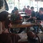 Babinsa Kelurahan Pangkalan Mansyur Serda Tirto Terus Berbaur Dengan Warga Binaannya