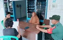 Babinsa Kenangan Baru Ajak Warga Jaga Kebersihan Lingkungan di Musim Hujan