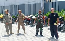 Sertu Musliadi Dampingi Penertiban Bangunan Tidak Sesuai IMB