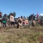 Masyarakat Kampung Kago Distrik Ilaga Semangat Mengikuti Lomba Balap Karung