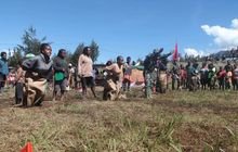 Masyarakat Kampung Kago Distrik Ilaga Semangat Mengikuti Lomba Balap Karung