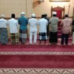 Kegiatan Sholat Subuh di Masjid Baiturrahman, Babinsa Serda Fery Suhada dan Warga Pulo Brayan Berbaur