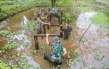 Peduli Pendidikan, Satgas Yonif 503 Kostrad Perbaiki Fasilitas Sekolah