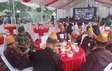 Babinsa Serda Eh. Nababan Dampingi Veteran dalam Penerimaan Bantuan Sosial pada HUT TNI Ke-79