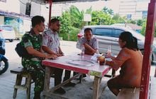 Jalin Hubungan Yang Baik, Babinsa Komsos Bersama Lurah Dan Perangkat Kelurahan