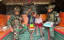 Satgas Yonif 509 Kostrad Rutin Bagikan Alat Tulis dan Belajar Bersama Anak-Anak Papua di TK Koper