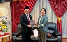 Ketua DPRD Sumut Sutarto Terima Penulis Buku Seratus Tokoh Karo Kompilasi Profil Inspiratif