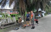 Babinsa Kelurahan Tanjung Rejo Sertu Rokim Komsos Dengan Tukang Tambal Ban