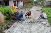 Gotong Royong Warga Dusun 2 Desa Dalu Sepuluh Pasang Paving Block untuk Pembangunan Infrastruktur
