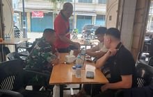 Babinsa Koramil 0201-01/MP Gelar Komsos dengan Lurah Kesawan Bahas Keamanan dan Pembangunan