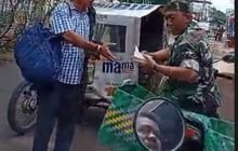 Jumat Berkah, Babinsa Kelurahan Masjid Bagikan Nasi Kotak Gratis kepada Warga yang Membutuhkan