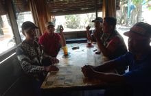 Babinsa Serda Agung Pradana Edukasi Warga tentang Bahaya Begal dan Geng Motor