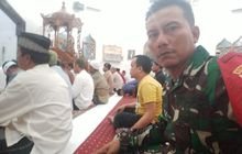 Babinsa Serda Hamzah Efendi Laksanakan Sholat Subuh Bersama Warga di Masjid Al Falah