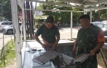 Babinsa Tingkatkan Kekompakan dengan Warga Lewat Komsos di Kelurahan Cinta Damai