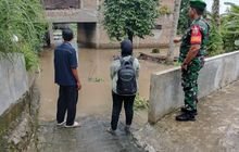 Curah Hujan Tinggi, Babinsa Koramil 0201-05/MB Pantau Banjir di Sejumlah Wilayah