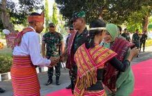 Pangdam IX/Udayana Disambut Hangat Dengan Tari Bidu Dan Yel-Yel Semangat Prajurit Di Makodim 1618/TTU